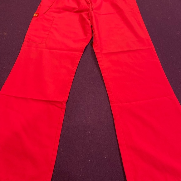 Cherokee scrub top and bottom set - Picture 5 of 5